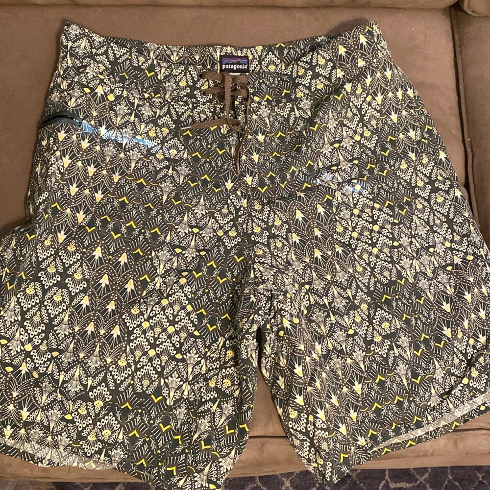 Men’s swim trunks, 36